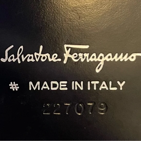 Salvatore Ferragamo Authentic Vintage Shiny Black Leather Slim Bifold Wallet - Picture 4 of 11